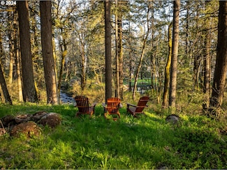 445 Country Club Rd, Hoodriver, OR 97031