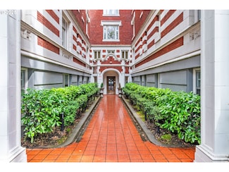 1811 NW Couch St Unit 312, Portland, OR 97209