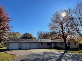 413 S Indiana St, Ashmore, IL 61912