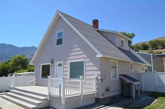450 Warren Ave, Pateros, WA 98846
