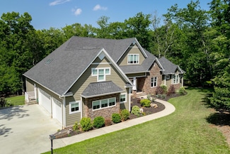 1205 Eyrie View Dr, Lynchburg, VA 24503