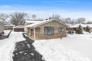 5820 Alabama Ave, Clarendon Hills, IL 60514