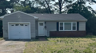 6 Cambridge Ct, Toms River, NJ 08757