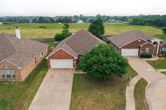 927 Parish Ct, Grand Prairie, TX 75052