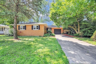 1001 E Sunnycrest Dr, Urbana, IL 61801