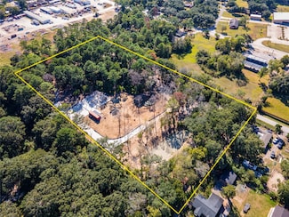 225 Foster St, Alvin, TX 77511