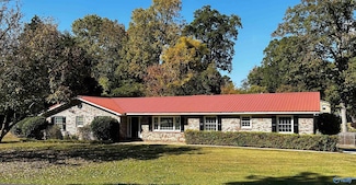 201 Norwood Dr, Rainbow City, AL 35906