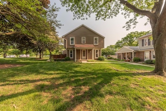 2705 Winthrop Ct, Ann Arbor, MI 48104