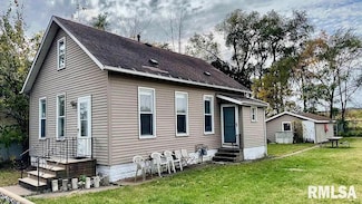706 4th St, Rock Island, IL 61201