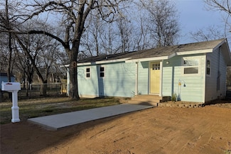 1404 N Wilhite St, Cleburne, TX 76031