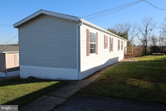 25 Roth Ave, Mertztown, PA 19539