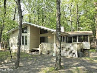 113 Widgeon Ln, Hawley, PA 18428