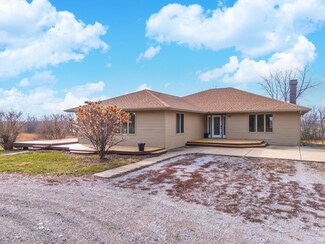 345 Evergreen Lake Rd, Hudson, IL 61748