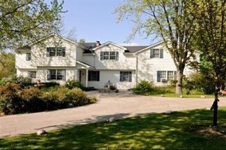 146 Old Dundee Rd, Barrington, IL 60010
