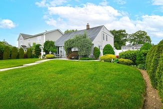 29 Castle Ln, Levittown, NY 11756