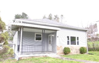 417 Montana St, Mount Hope, WV 25880