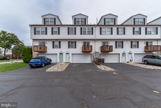 17 Riverwatch Ct, Essington, PA 19029