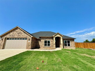 517 Limestone Cir, Mabank, TX 75147