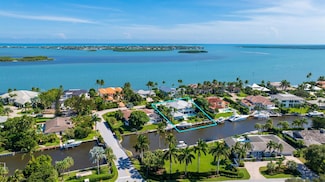 7 Island Rd, Sewalls Point, FL 34996