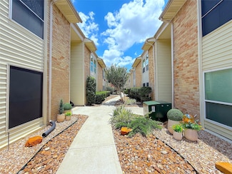 2300 Augusta Dr Unit 22, Houston, TX 77057