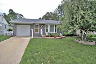 232 Oak Knolls S, Rockford, IL 61108