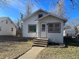 1053 Iowa Ave SE, Huron, SD 57350