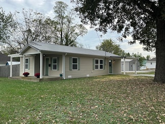 650 W 1st St, Mountain Grove, MO 65711