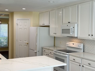 27 N Queenscliff Cir, Spring, TX 77382