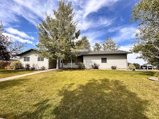 321 37th Ave NE, Great Falls, MT 59404