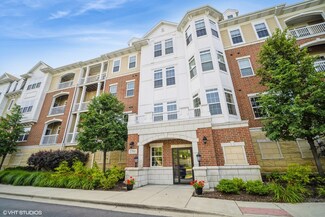 2701 Commons Dr Unit 202, Glenview, IL 60026