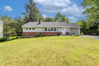 2300 Devonshire Rd, Bloomfield Hills, MI 48302