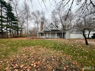 9455 E Sleepy Hollow Pkwy, Cromwell, IN 46732