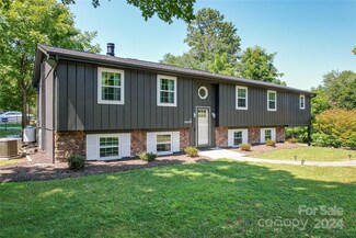 2 Lexington Ln, Hendersonville, NC 28792