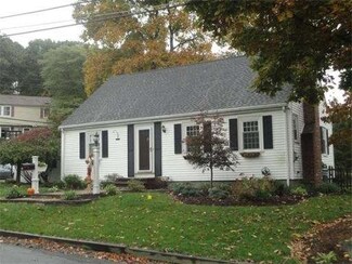 27 Linden St, Wakefield, MA 01880