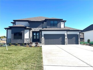 3211 SW Enoch St, Lee's Summit, MO 64082