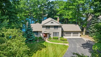 18157 N Fruitport Rd, Spring Lake, MI 49456