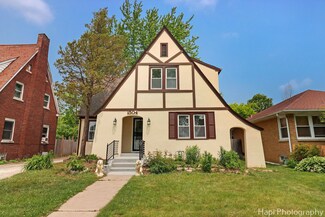 1504 W Monroe St, Waukegan, IL 60085