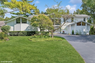 1055 Julia Ct, Glencoe, IL 60022