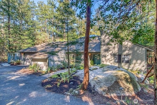 569 Island Dr, Friday Harbor, WA 98250