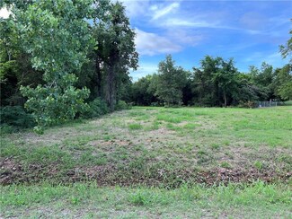 19311 Pear Tree Ln, Harrah, OK 73045