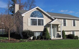 8 Pinewood Ln, Worcester, MA 01609