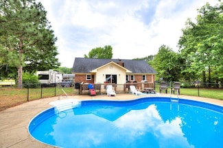 5625 Whisperwood Dr, Dalzell, SC 29040