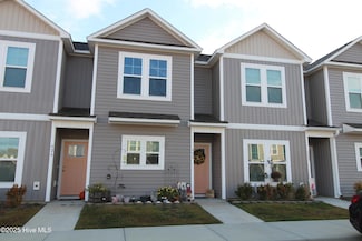 624 Jacks Crossing Dr, Hubert, NC 28539