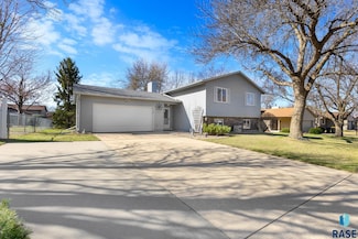 1701 E 56th St, Sioux Falls, SD 57103