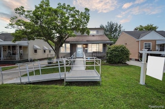 18722 Woodside St, Harper Woods, MI 48225