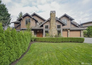 9020 NE 28th St, Clyde Hill, WA 98004