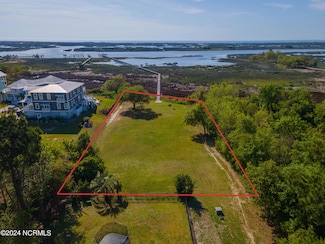 125 Dogwood Ln, Hampstead, NC 28443