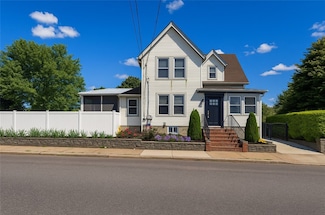 454 Union Ave, Providence, RI 02909