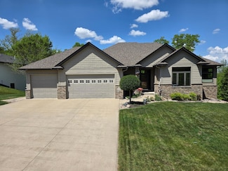 908 Oday Dr, Jordan, MN 55352