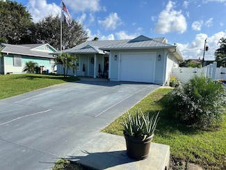 3716 SE Middle St, Stuart, FL 34997